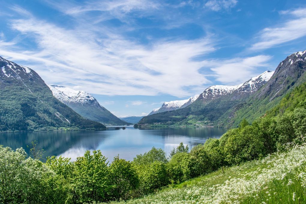 Bilde som viser et norskt fjordlandskap