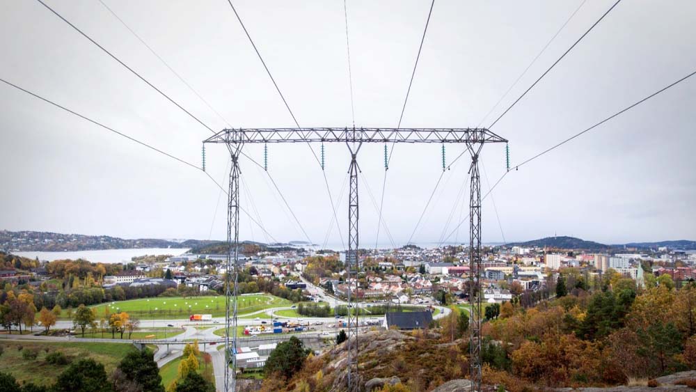 Illustrasjonsfoto som viser kraftlinjer